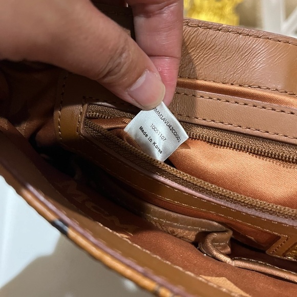 MCM COGNAC VISETOS MESSENGER BAG - Picture 13 of 16